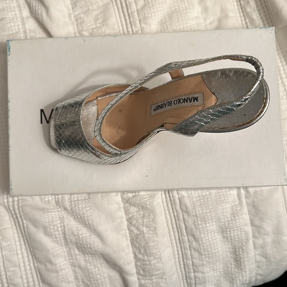Silver snakeskin Manolo Blahnik Dianamus open toe sling back heels - Picture 2 of 4